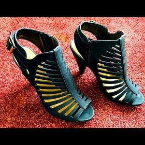 New Strappy Heels 👠